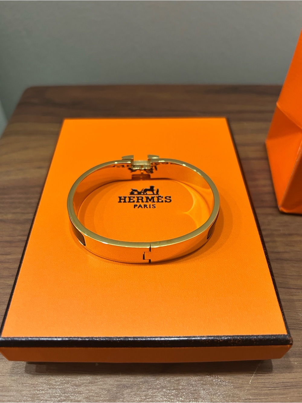 Hermès Gold and Black Clic H Bracelet - Picture 5 of 5